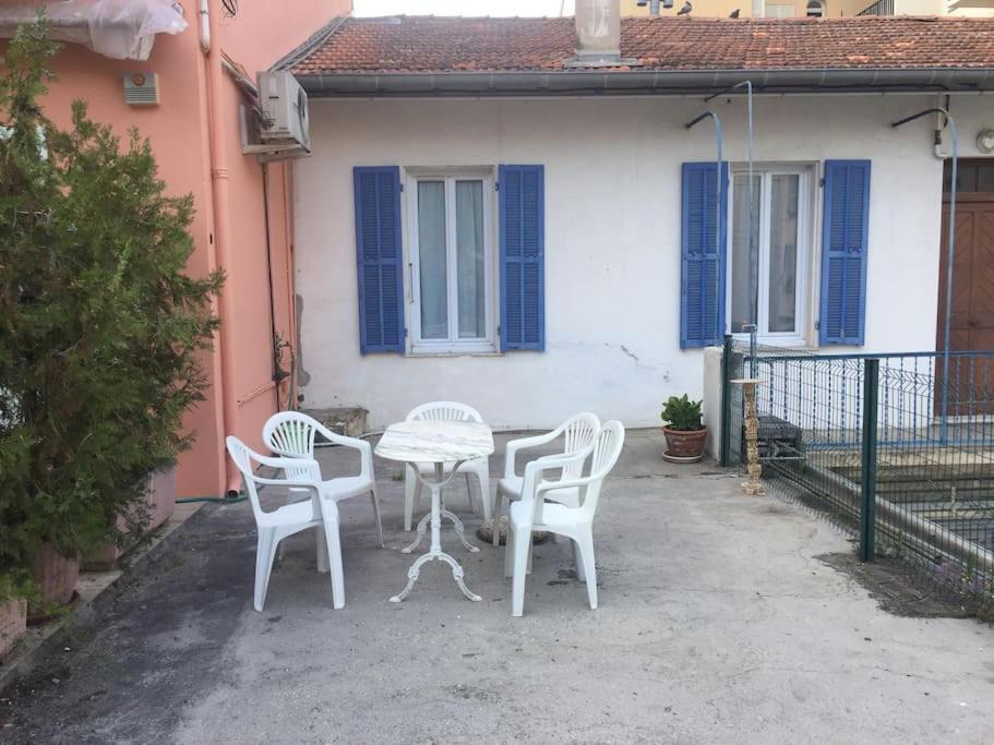 Calme Et Tranquillite Et Un Soupir Villa Menton Buitenkant foto